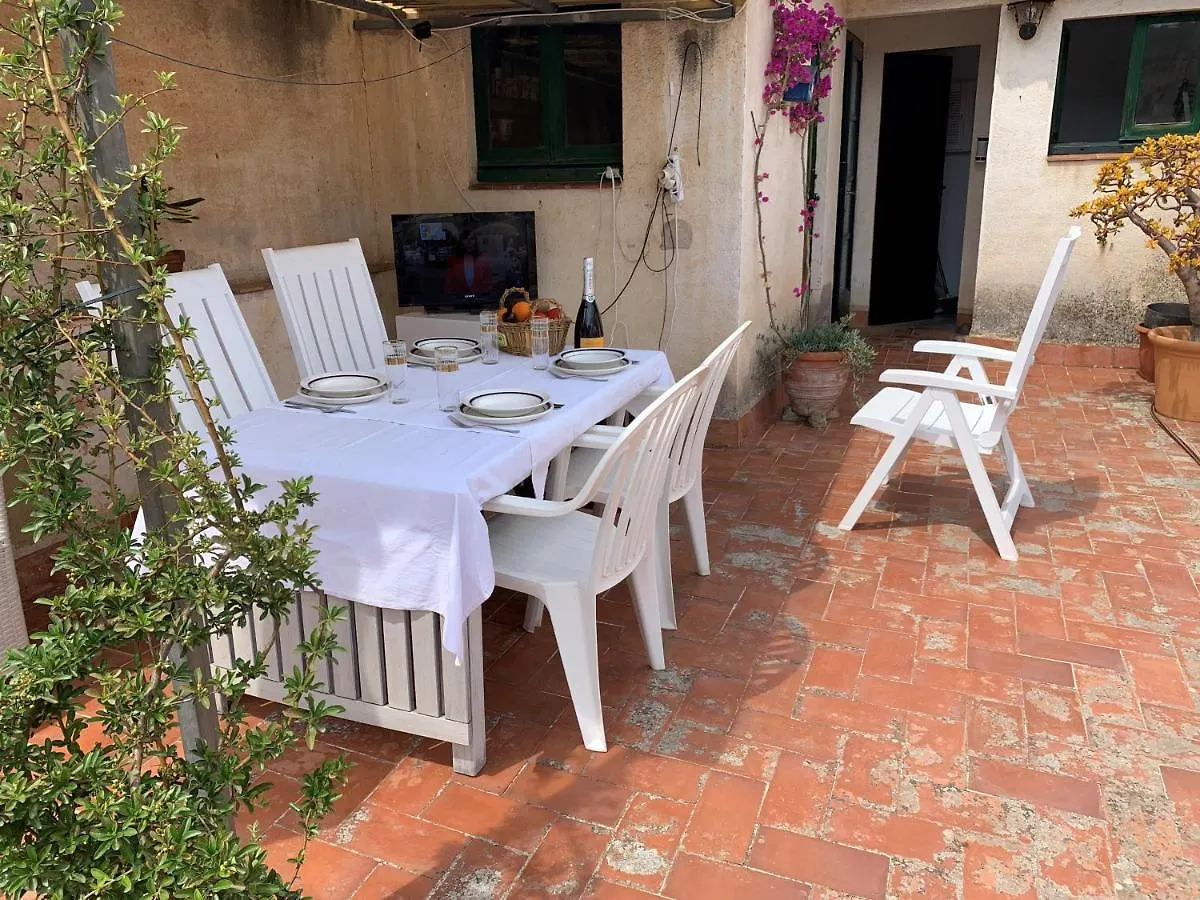 Notaria: Casco Antiguo Apartment with Garden Terrace Sant Feliu de Guixols Spain