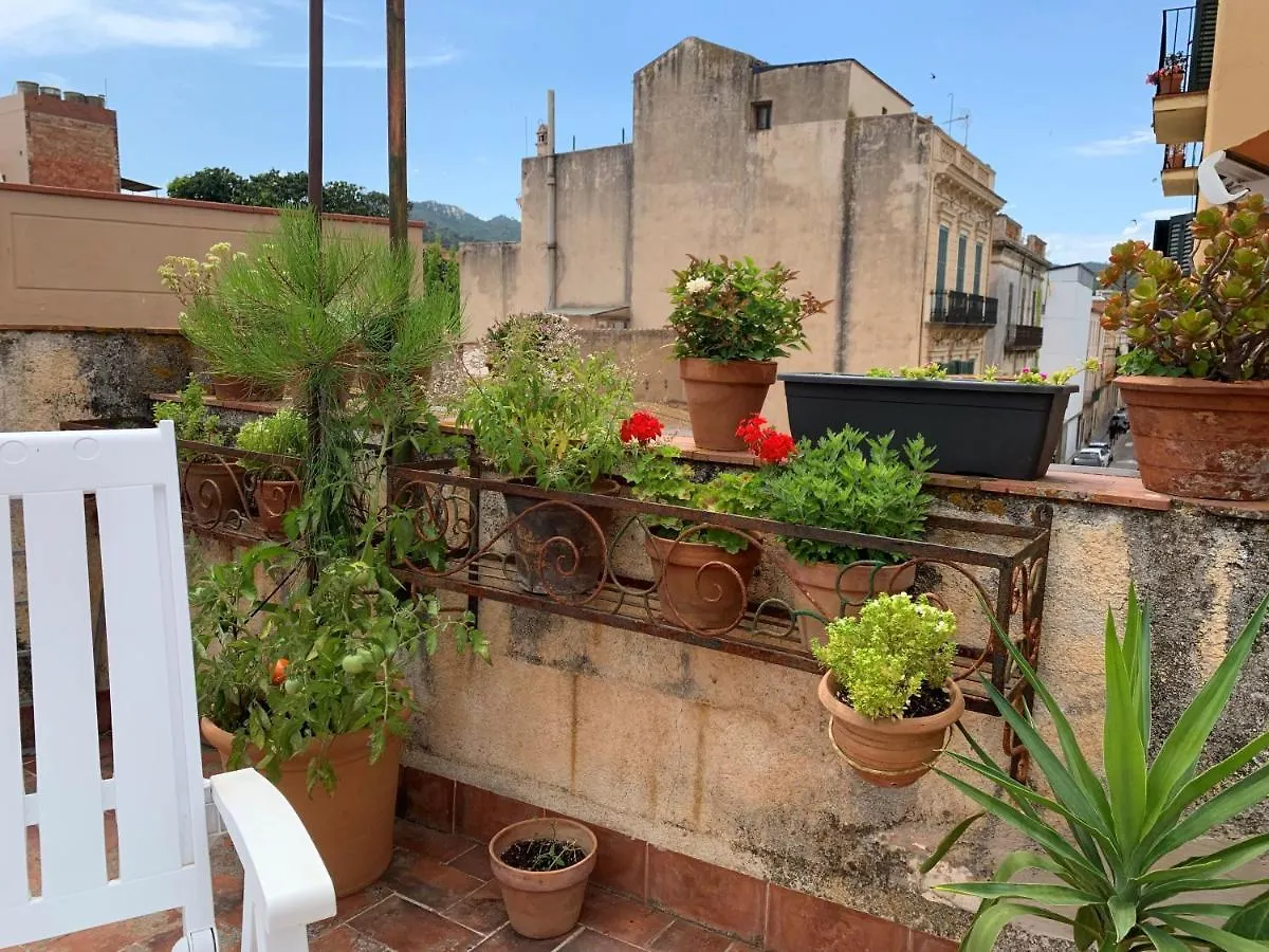 Notaria: Casco Antiguo Apartment with Garden Terrace Sant Feliu de Guixols