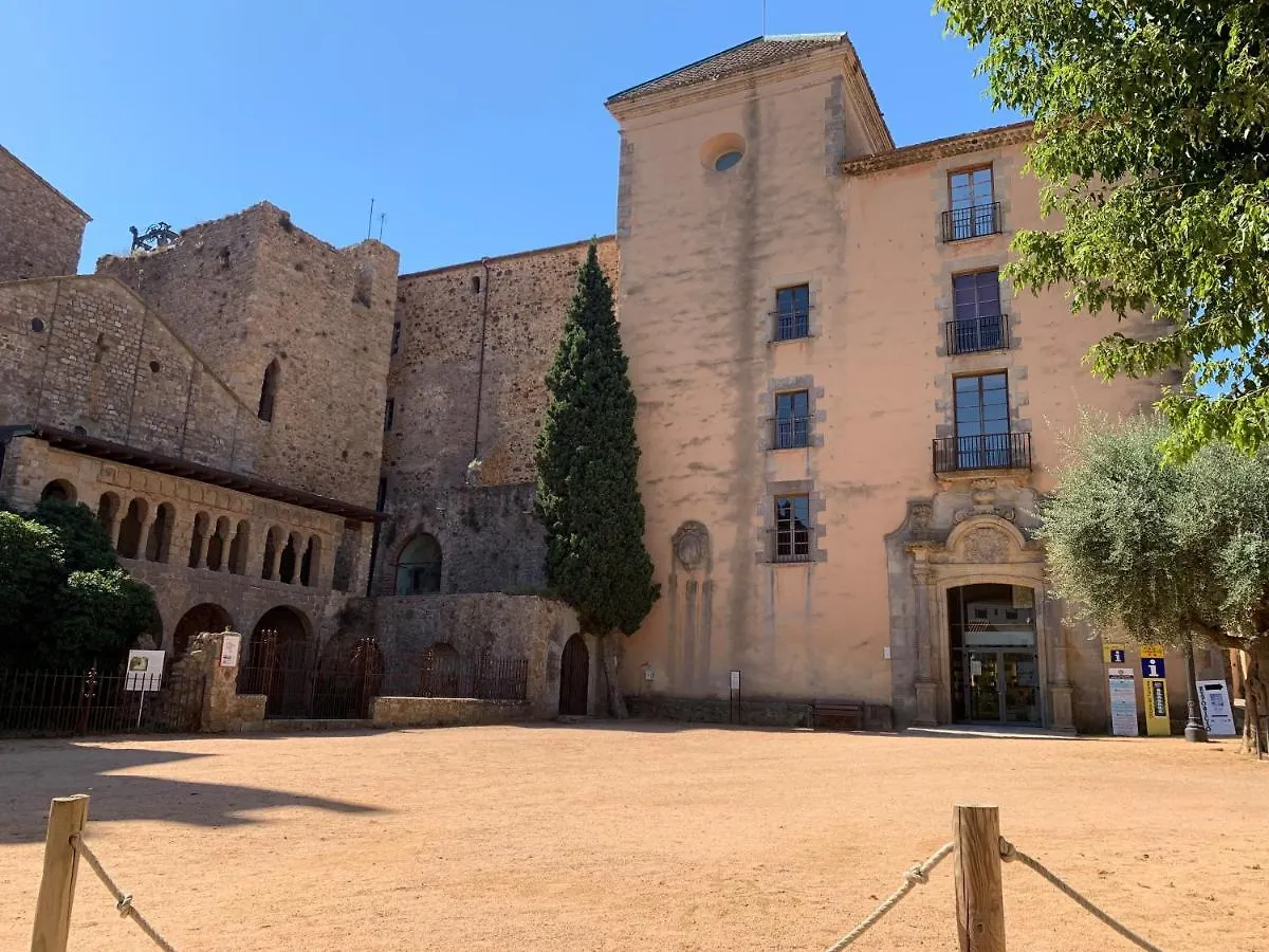 Notaria: Casco Antiguo Apartment with Garden Terrace Sant Feliu de Guixols