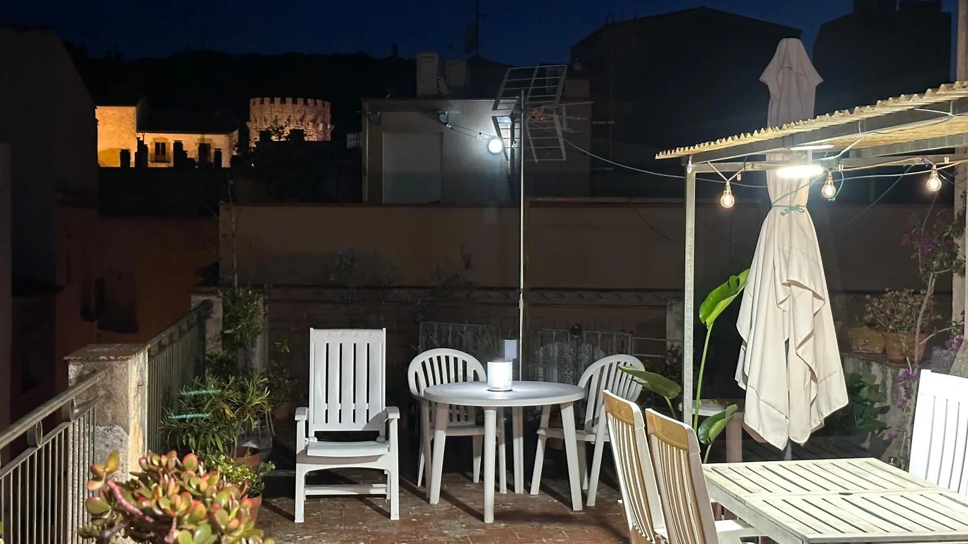 Notaria: Casco Antiguo Apartment with Garden Terrace Sant Feliu de Guixols