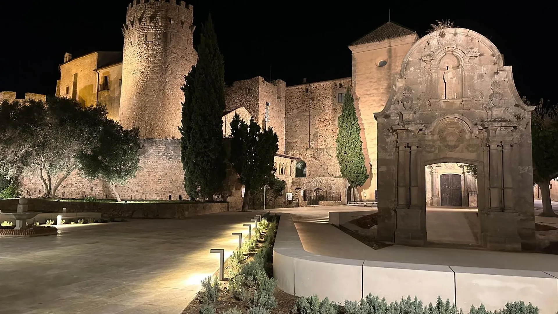 Notaria: Casco Antiguo Apartment with Garden Terrace Sant Feliu de Guixols