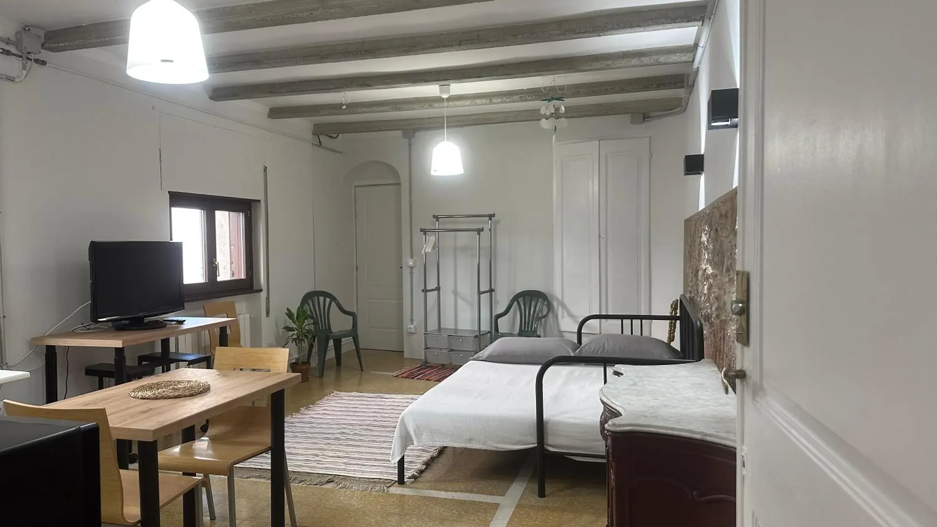 Notaria: Casco Antiguo Apartment with Garden Terrace Sant Feliu de Guixols Spain