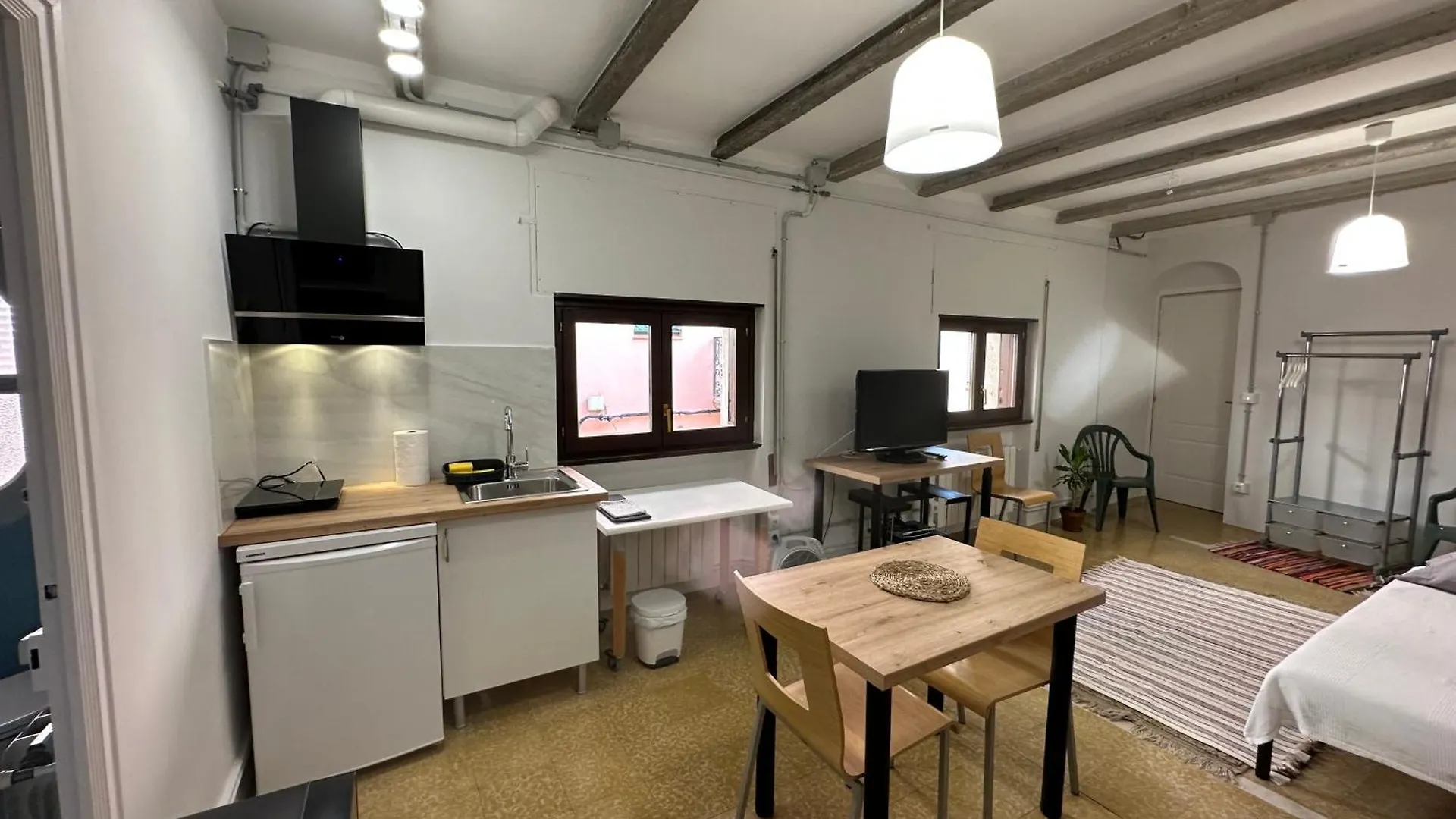 Notaria: Casco Antiguo Apartment with Garden Terrace Sant Feliu de Guixols