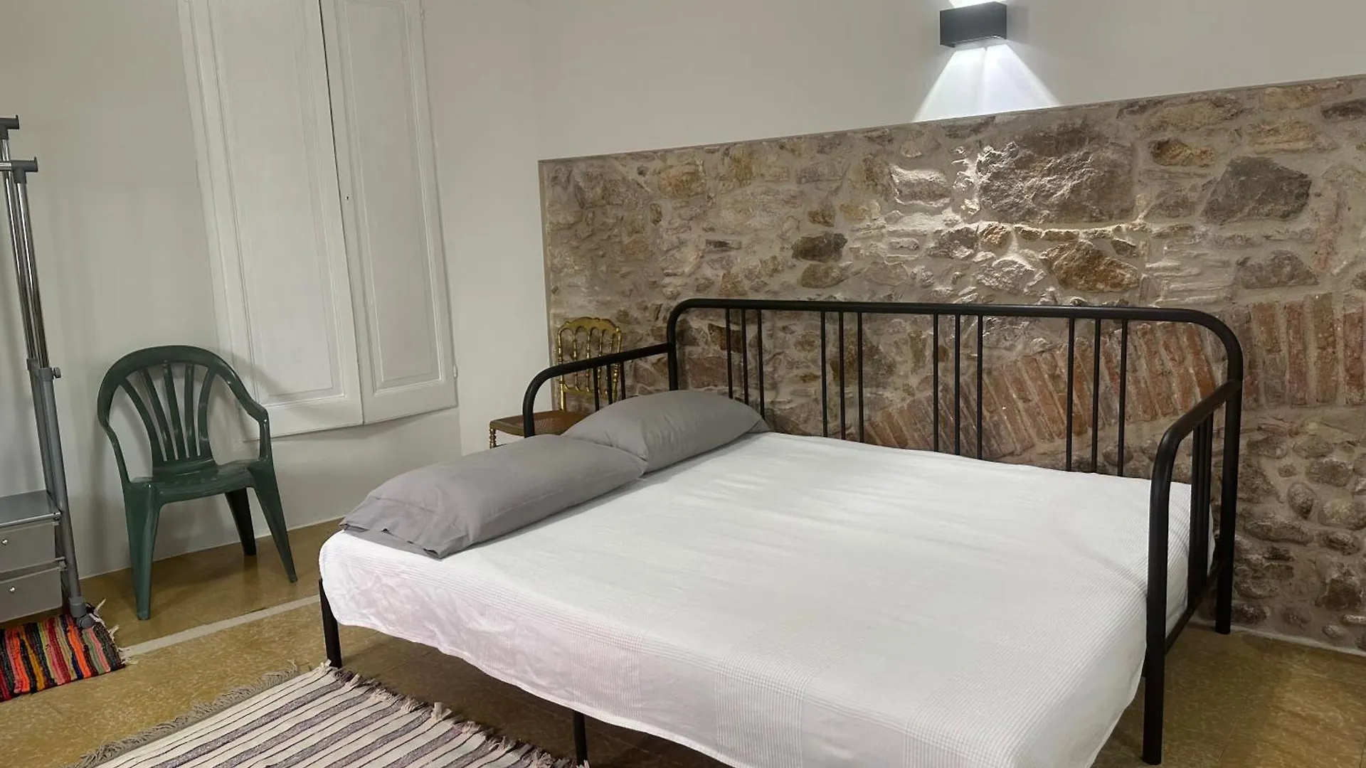 Notaria: Casco Antiguo Apartment with Garden Terrace Sant Feliu de Guixols Spain