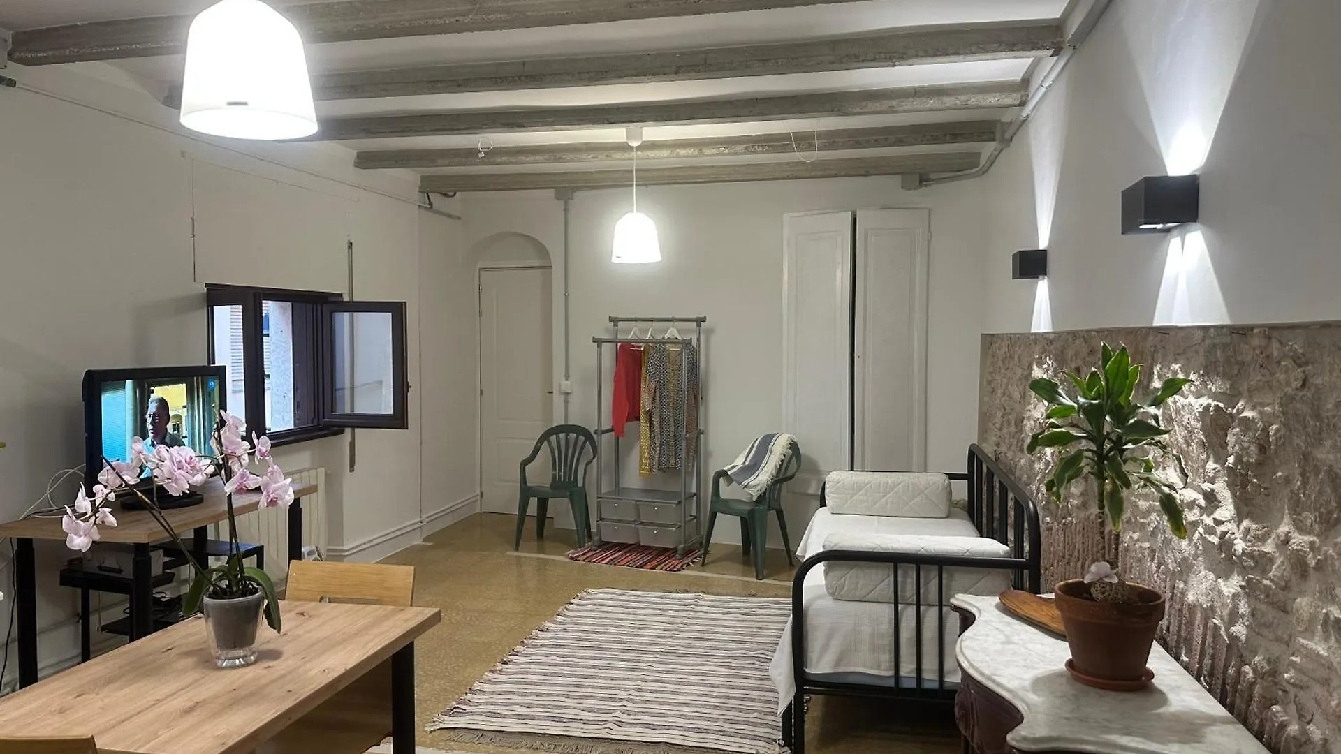 Notaria: Casco Antiguo Apartment with Garden Terrace Sant Feliu de Guixols