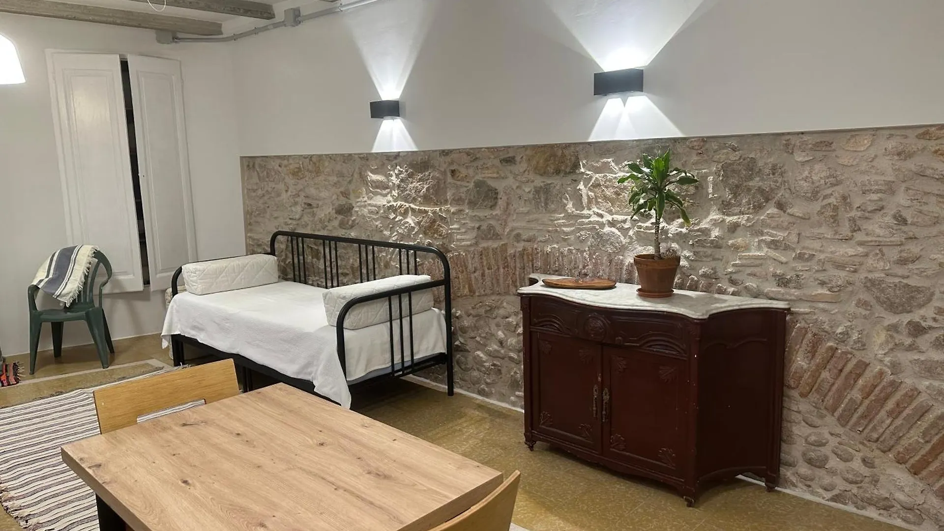 Notaria: Casco Antiguo Apartment with Garden Terrace Sant Feliu de Guixols Spain