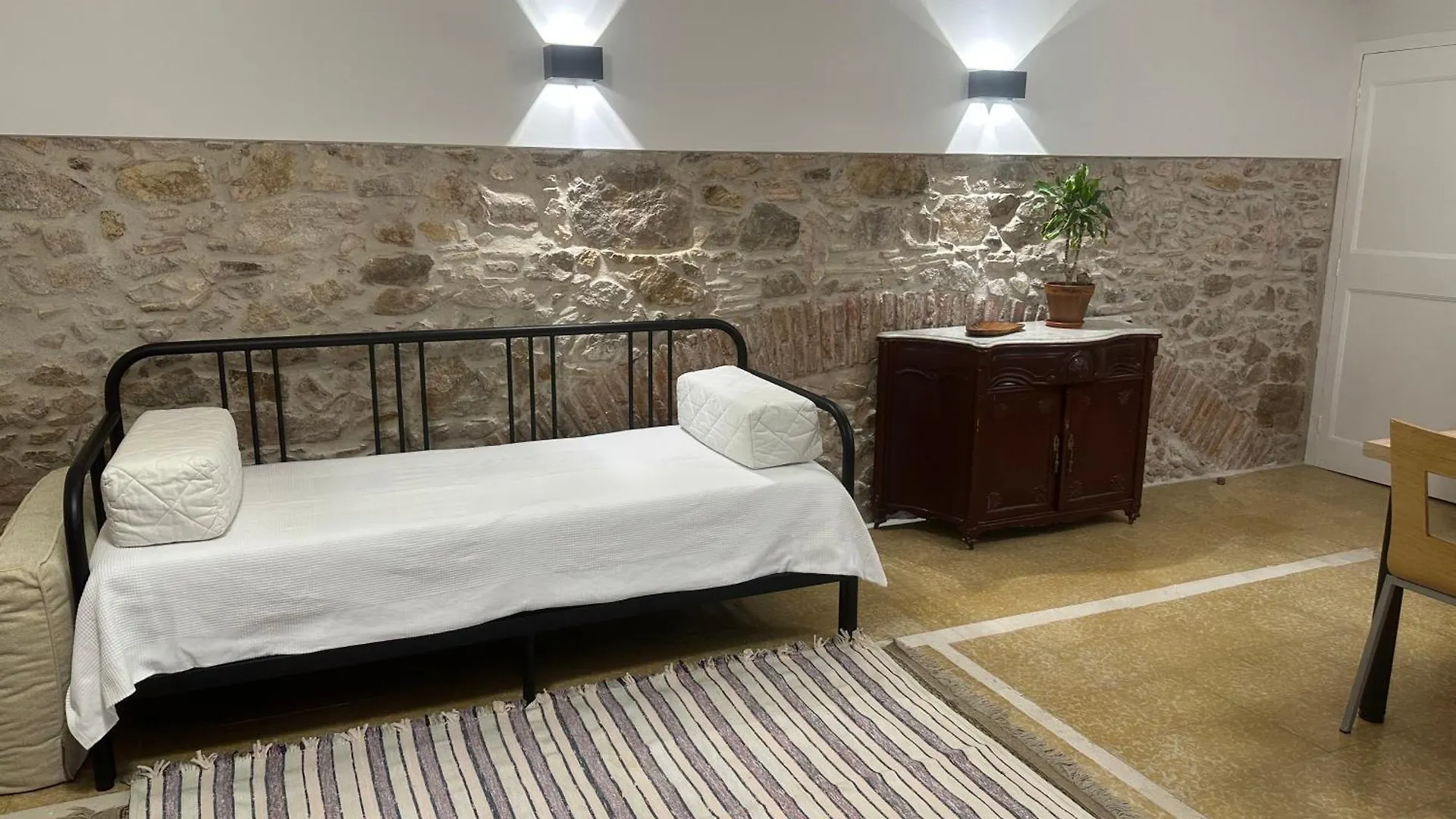 Notaria: Casco Antiguo Apartment with Garden Terrace Sant Feliu de Guixols