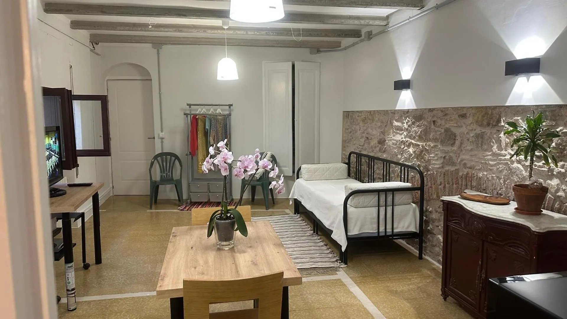 Notaria: Casco Antiguo Apartment with Garden Terrace Sant Feliu de Guixols